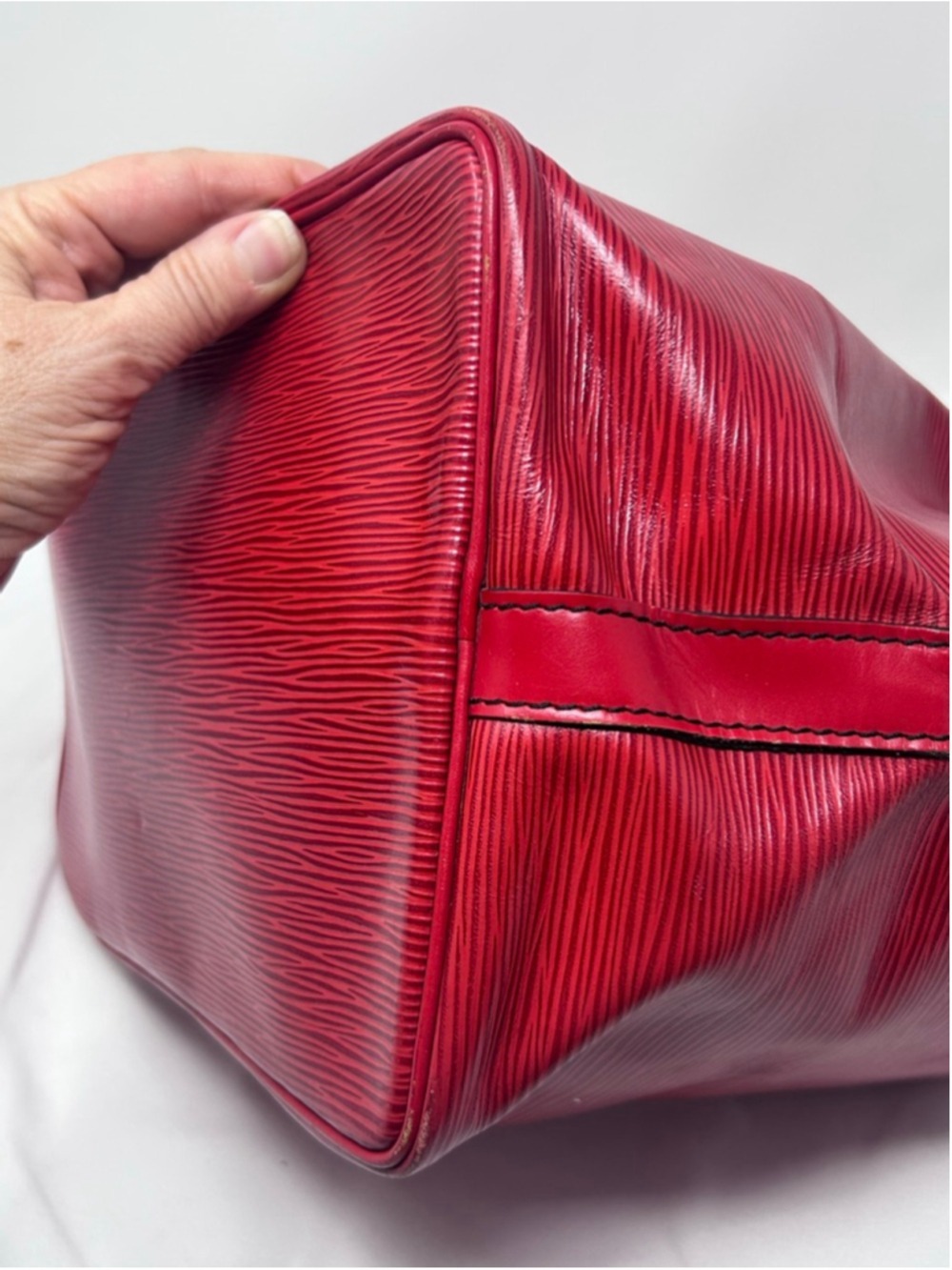 Louis Vuitton Epi Leather Noe Red Drawstring Shoulder Bag Black Interior - Picture 15 of 16